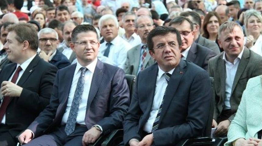 Bakan Zeybekci Halı Sahaların A&ccedil;ılışına Katıldı