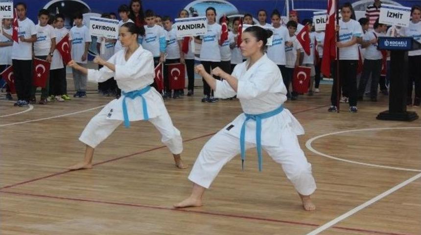 Başiskele Spor Salonu T&ouml;renle A&ccedil;ıldı