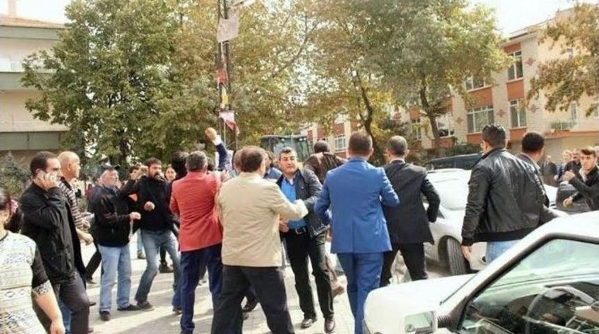 Ankara&rsquo;da Ak Partili Vekile Taşlı Saldırı