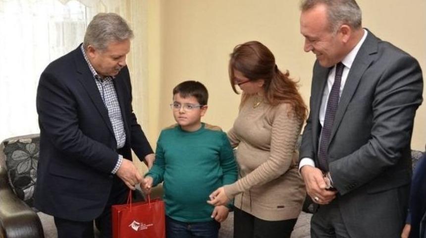 Şehit Kızı: &ldquo;benim Bilgisayarım Yok Ama Benden Daha İhtiya&ccedil;lı Olanlara Verebiliriz&rdquo;