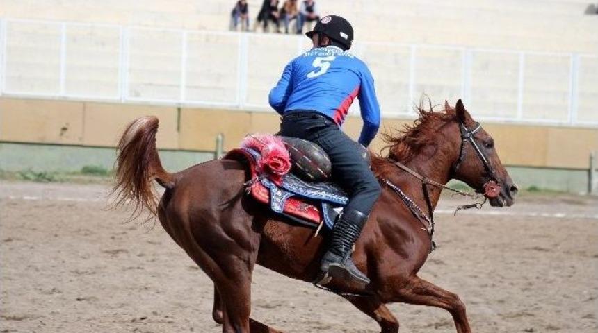 Atlı Cirit T&uuml;rkiye Şampiyonası Ma&ccedil;ları Devam Ediyor