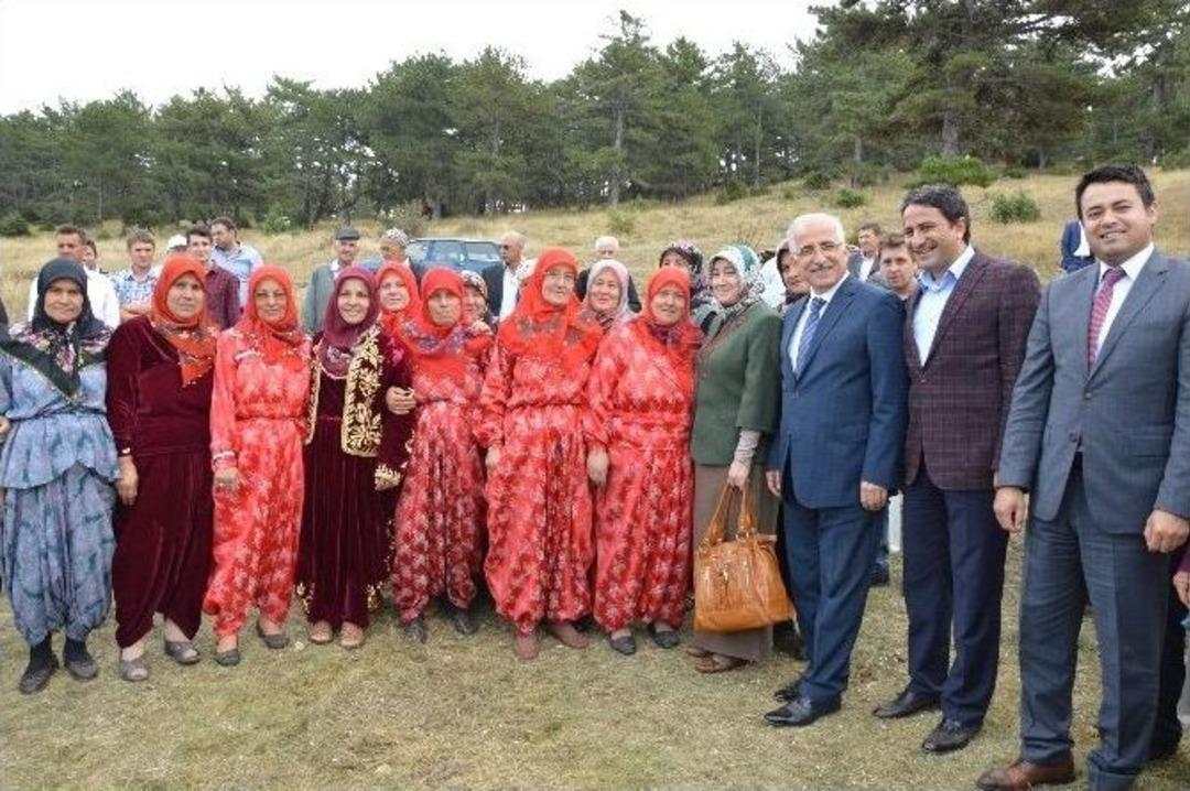 İdrisyayla K&ouml;y&uuml; Sakinleri Pancar Pekmezi Şenliğinde Buluştu