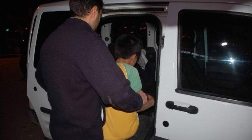 Yaşı K&uuml;&ccedil;&uuml;k Azılı Hırsızlar Odunlukta Yakalandı