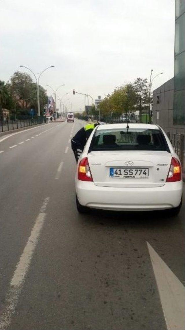 Otomobilin Çarptığı Kadın Yaşam Mücadelesi Veriyor