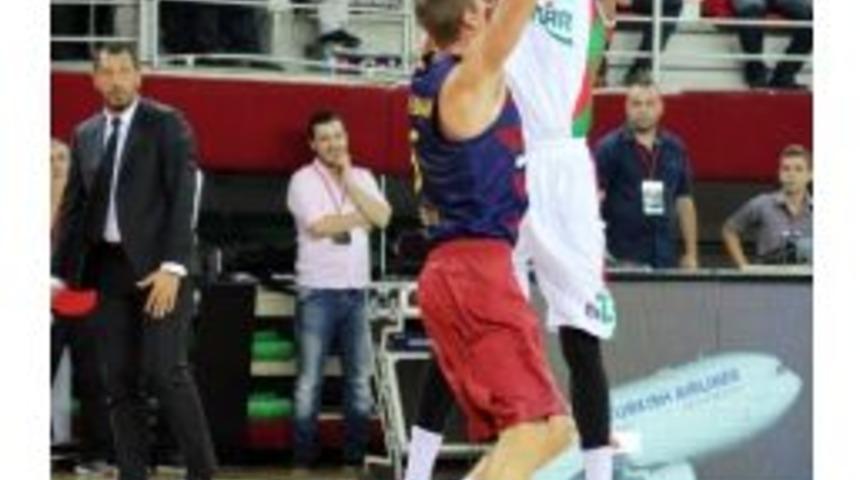 Karşıyaka&rsquo;da Kenny Gabrıel Fırtınası S&uuml;r&uuml;yor