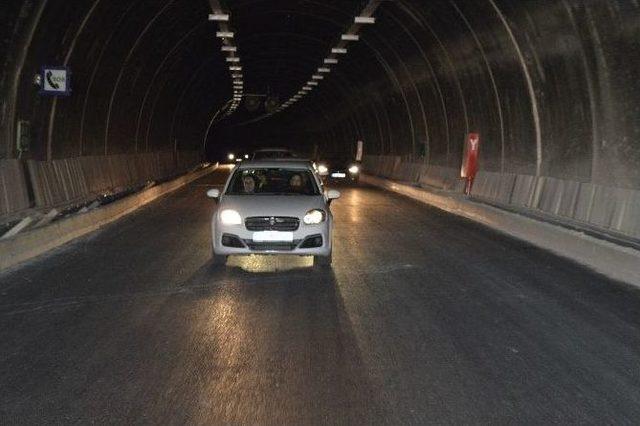 Çalık, Karahan Tünelinde Otomobili Kullanarak Geçti