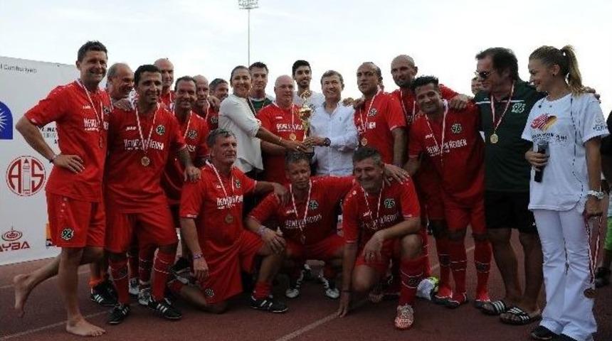 Futbolun Efsaneleri Antalya&rsquo;da Buluştu