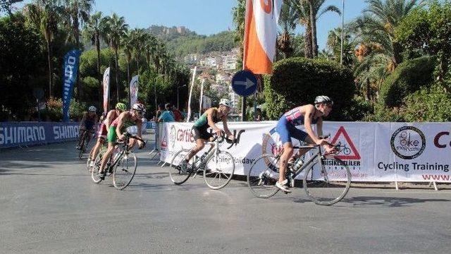 Alanya’da Triatlon Heyecanı