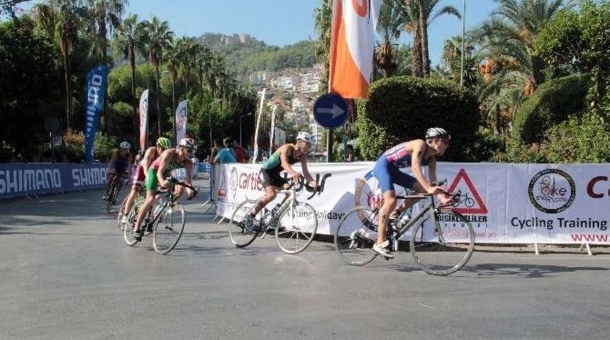 Alanya’da Triatlon Heyecanı