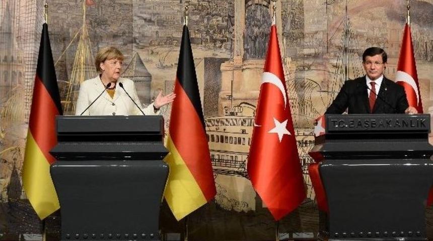 Başbakan Davutoğlu: "yasadışı G&ouml;&ccedil;, Hi&ccedil;bir &Uuml;lkenin Tek Başına Başa &Ccedil;ıkacağı Bir Husus Değil"