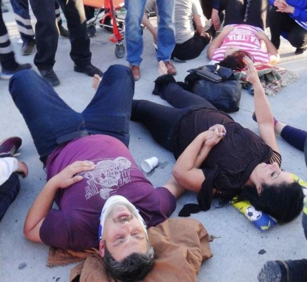 Aksaray&rsquo;da Otob&uuml;s İle Tır &Ccedil;arpıştı: 1 &Ouml;l&uuml;, 35 Yaralı