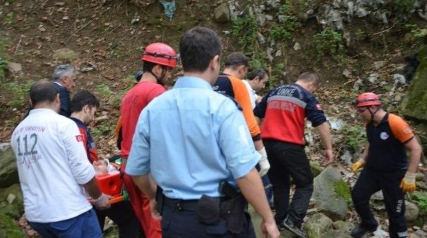 Kestane Toplarken D&uuml;şen Şahıs 5 Saatlik Operasyonla Kurtarıldı
