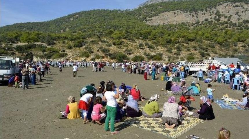 Seydikemer&rsquo;de Ş&uuml;k&uuml;r Yemeğine Binler Katıldı