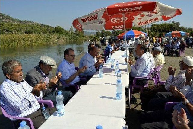 Seydikemer’de Şükür Yemeğine Binler Katıldı