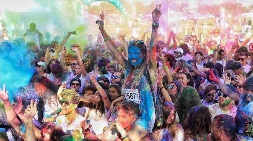 Colar Sky 5k Renkli G&ouml;r&uuml;nt&uuml;lere Sahne Oldu