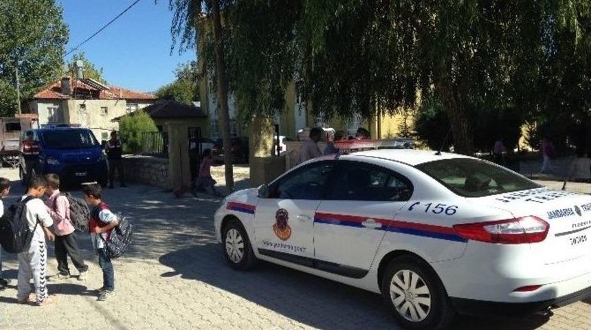 Jandarma &ldquo;g&uuml;venli Okul G&uuml;venli Eğitim&rdquo; Projesine Devam Ediyor