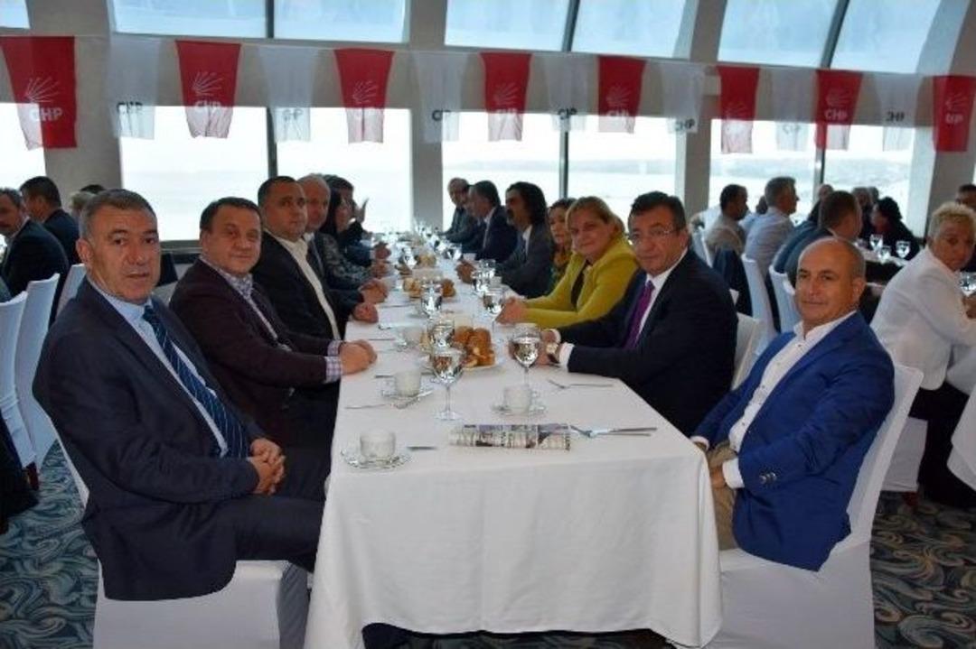 Başkan Akg&uuml;n: &ldquo;demokrasinin Temel Taşı Muhtarlardır&rdquo;