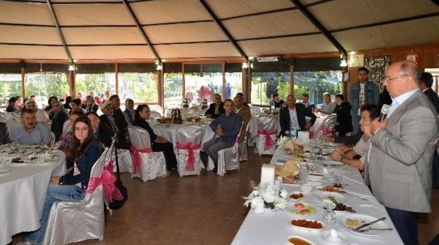 Şehit Ailelerini Vali Amir &Ccedil;i&ccedil;ek Karşıladı