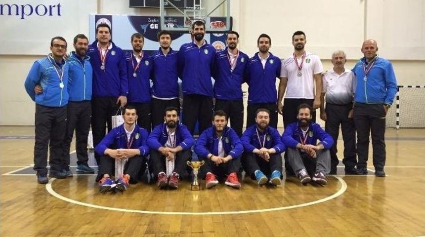 D&uuml;zce Voleybol Ve Basketbolda Sevindi