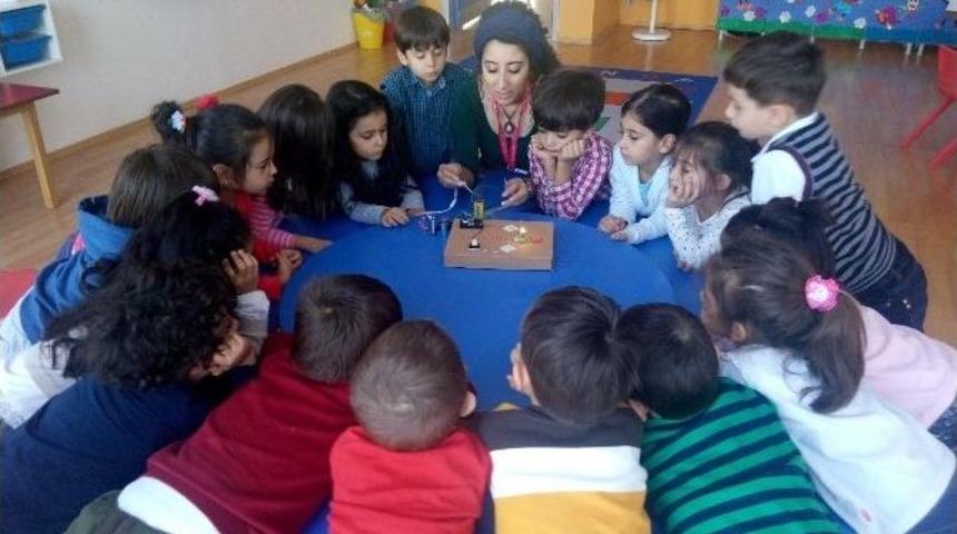 Ana Sınıfı Öğrencileri Deneylerle Öğreniyor