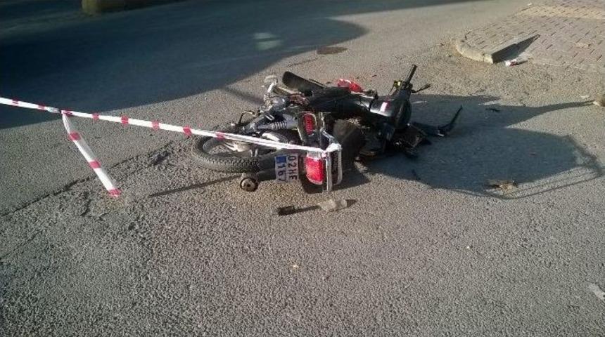 Otomobil İle Motosiklet &Ccedil;arpıştı