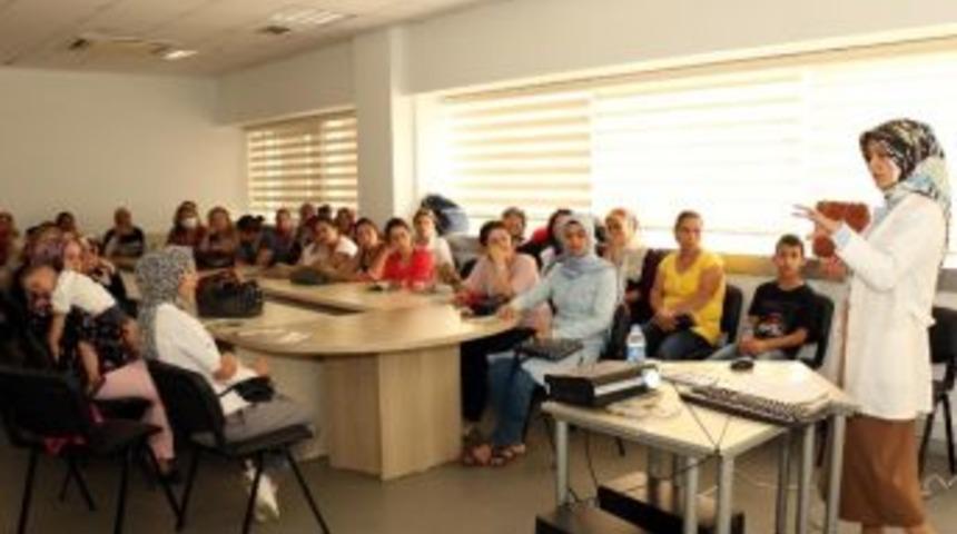 B&uuml;y&uuml;kşehir Belediyesi Kadınları Meme Kanseri Konusunda Bilgilendirdi