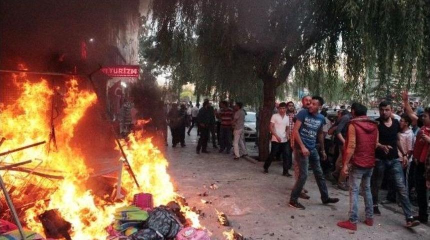 Kundaklanan G&uuml;l Kitapevi Sahibi Eşref Odabaşı: