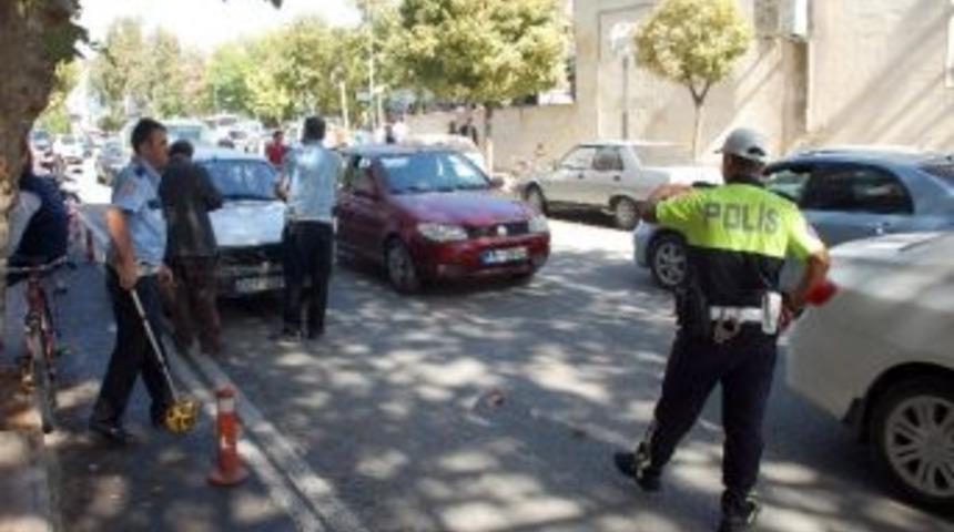 Ayağı Otomobilin Altında Kaldı