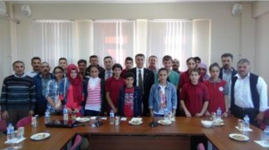 12 &Ouml;ğrenciye Burs İmkanı Sağlandı