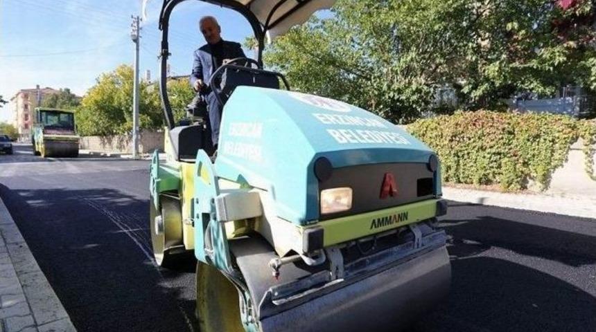 550 G&uuml;nde 15 Mahallede Asfalt Ve Kaldırım &Ccedil;alışması Ger&ccedil;ekleştirildi