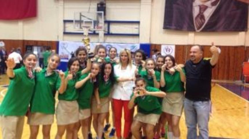 İkem Koleji Kız Basketbol Takımı Amat&ouml;r Spor Kul&uuml;pleri Kupasında 2. Oldu