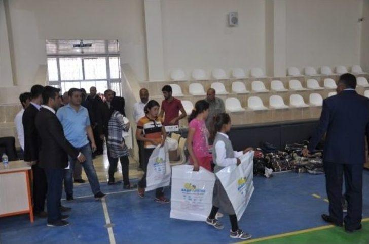 Bozova’da 400 Öğrenciye Giyim Yardımı G4