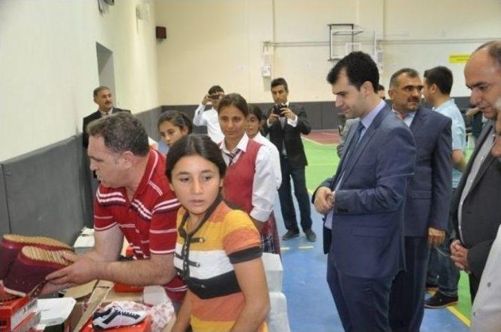 Bozova’da 400 Öğrenciye Giyim Yardımı G1