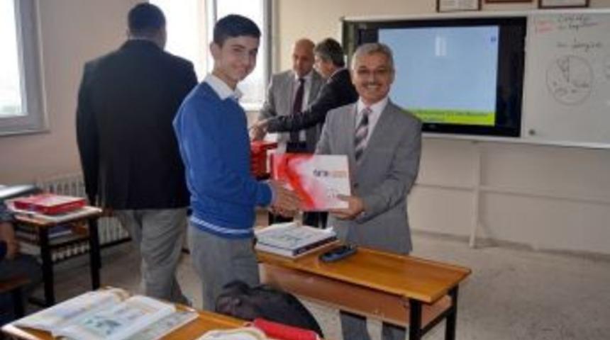 İhl &Ouml;ğretmen Ve &Ouml;ğrencilerine Tablet