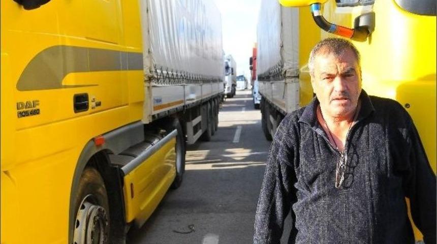 G&uuml;rbulak&rsquo;ta Tır Kuyruğu 20 Kilometreyi Aştı