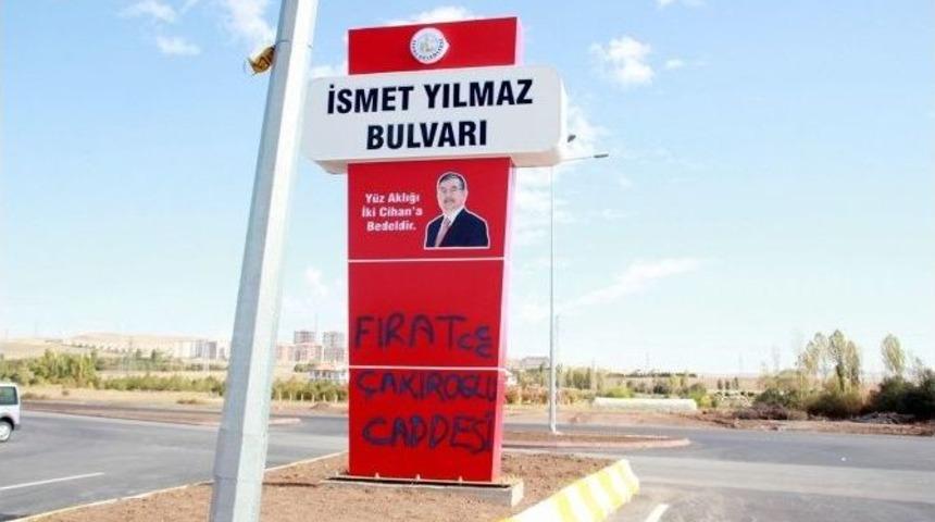 İsmet Yılmaz Bulvarı&rsquo;na Boyalı Saldırı
