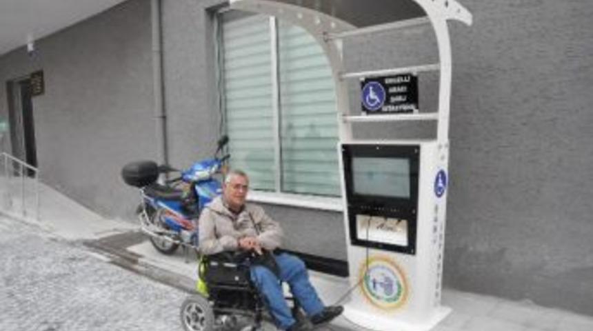 Boz&uuml;y&uuml;k&rsquo;teki Engelli Ara&ccedil;larının Şarj Sorununa El Atıldı