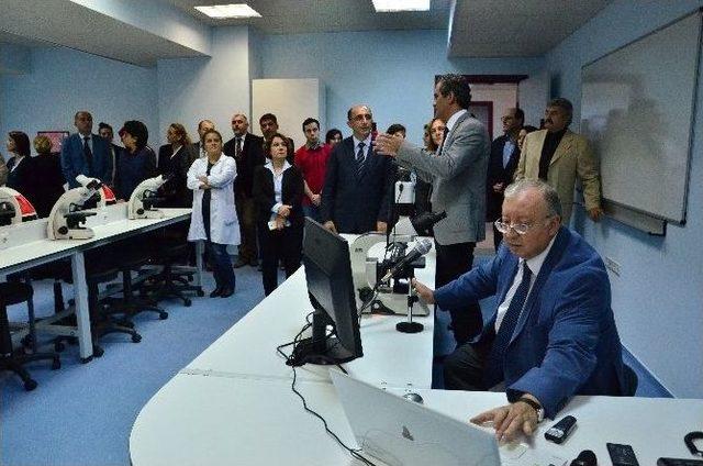 Rektör Özer, Multidisiplin Laboratuvarına Hayran Kaldı