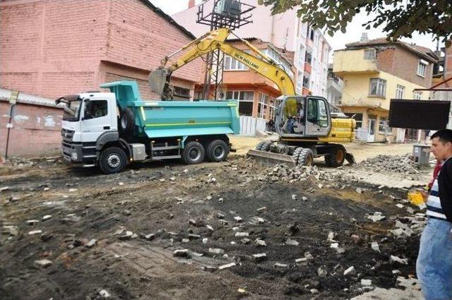 Çınarlı Caddesi Yeniden Şekilleniyor