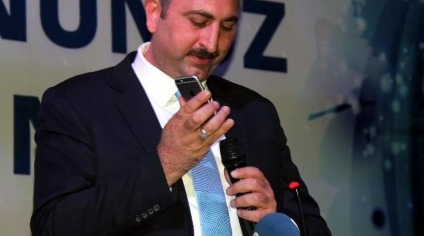 Başbakan Davutoğlu, Gaziantep&rsquo;teki Muhtarlara M&uuml;jdeyi Cep Telefonundan Verdi
