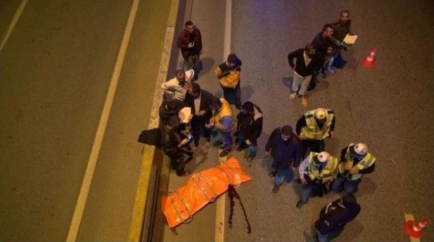 Beton Bariyerlerden Yola D&uuml;şen Kişi Yaşamını Yitirdi