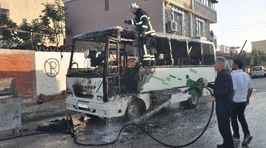 Seyir Halindeki İş&ccedil;i Servisi Alev Aldı