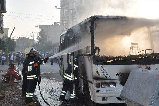 Seyir Halindeki İşçi Servisi Alev Aldı