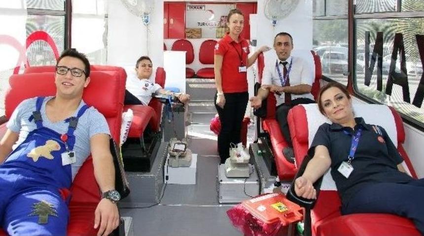 Hastane &Ccedil;alışanlarından Kızılay&rsquo;a Destek