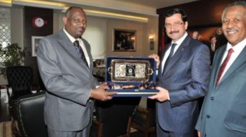 Sudanlı Bakan&rsquo;dan Mustafa Ak&rsquo;a Ziyaret