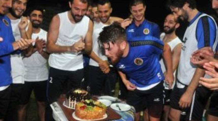 Alanyaspor&rsquo;lu G&ouml;kay&rsquo;a Doğum G&uuml;n&uuml; S&uuml;rprizi