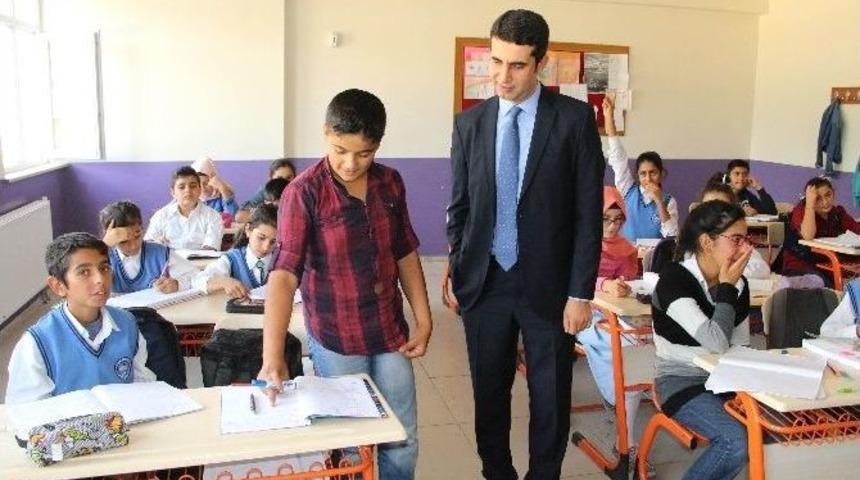 &Ccedil;emişgezek Kaymakamı Okullarda İncelemelerde Bulundu