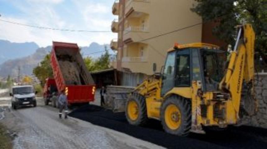 Hakkari&rsquo;de Bozulan Yollar Onarılıyor