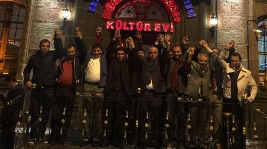 Erzurum&rsquo;da 30 &Uuml;lk&uuml;c&uuml; Ak Partiye Ge&ccedil;ti