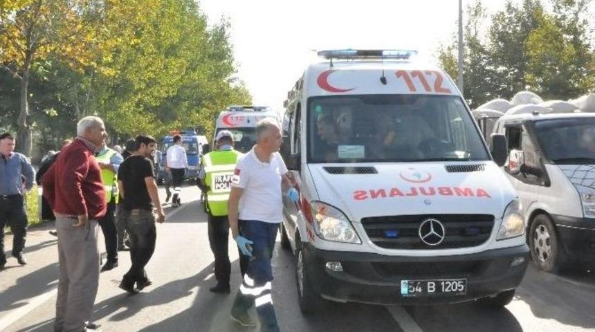 Karşıdan Karşıya Ge&ccedil;en Kadına Otomobil &Ccedil;arptı